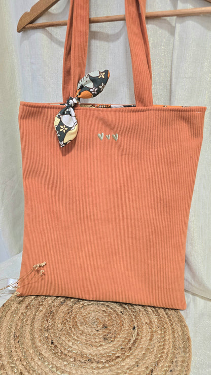 Totebag velours Soléa, velours orange, nœud fleuri et cœurs brodés