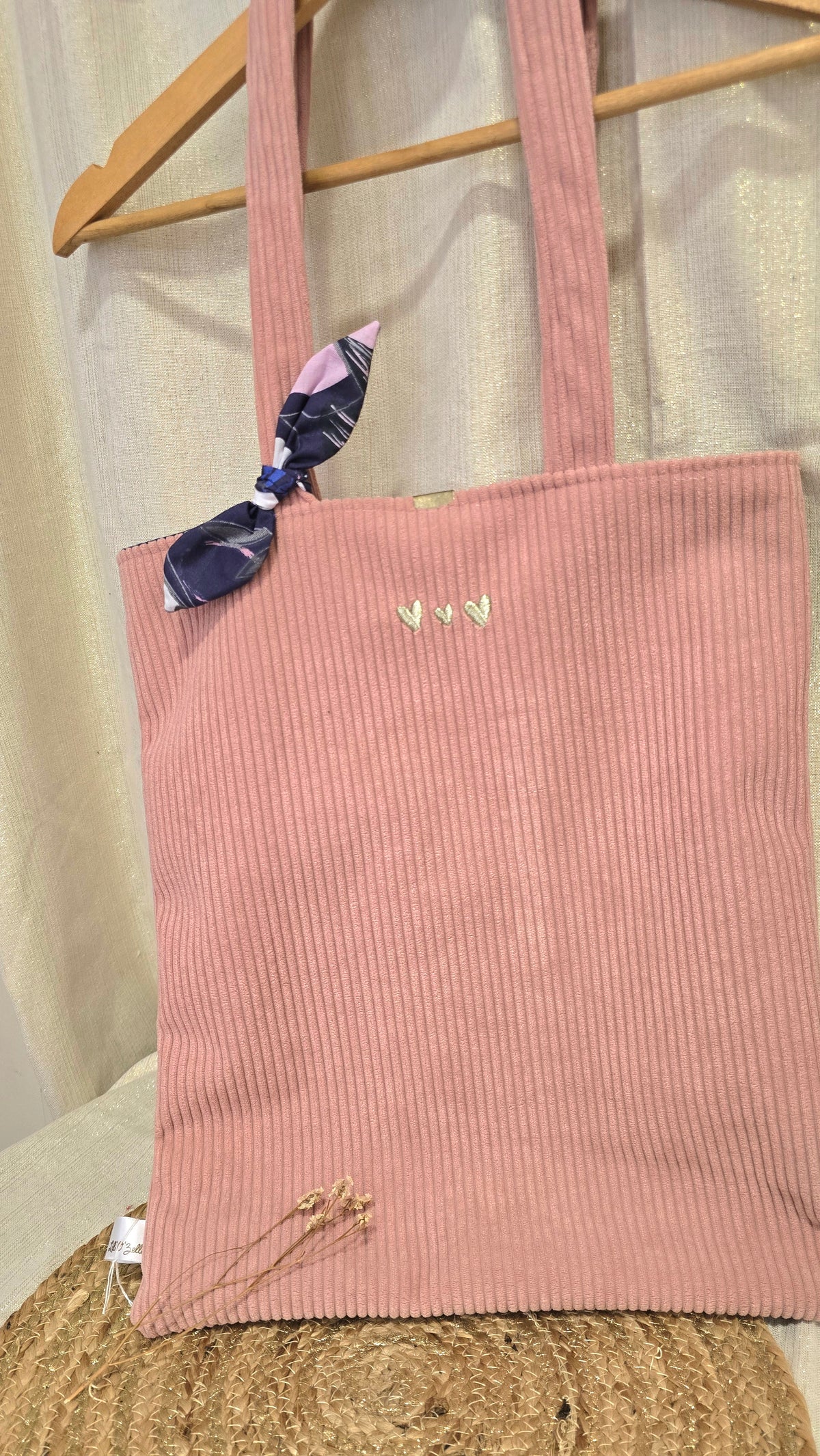 Totebag velours Soléa, velours vieux rose, nœud fleuri et cœurs brodés
