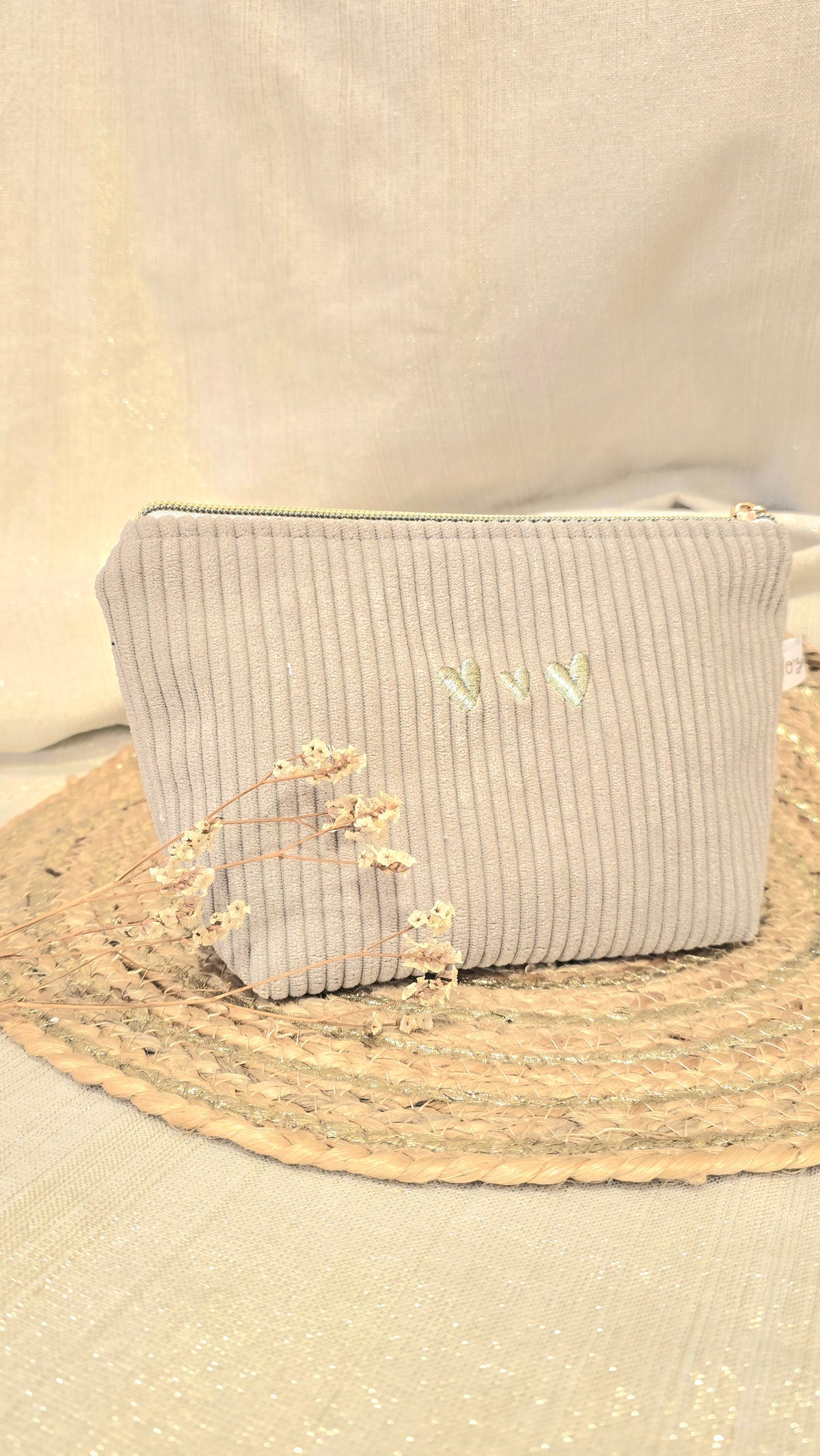 Trousse Mini Calisia, velours beige clair, cœurs brodés