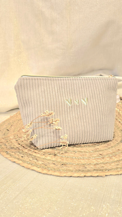Trousse Mini Calisia, velours beige clair, cœurs brodés