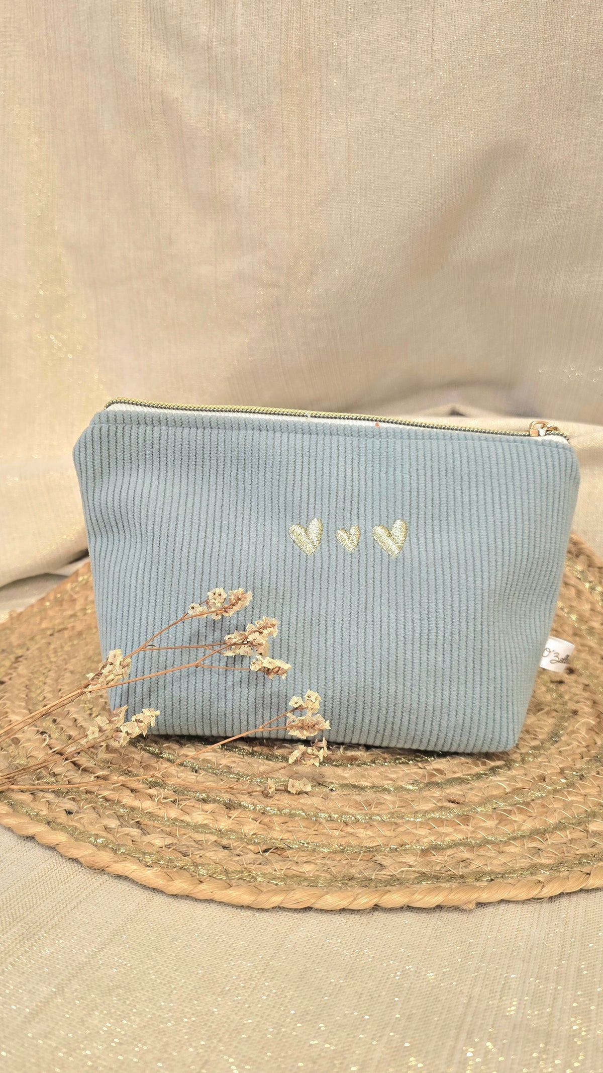 Trousse Mini Calisia, velours bleu glacier, cœurs brodés
