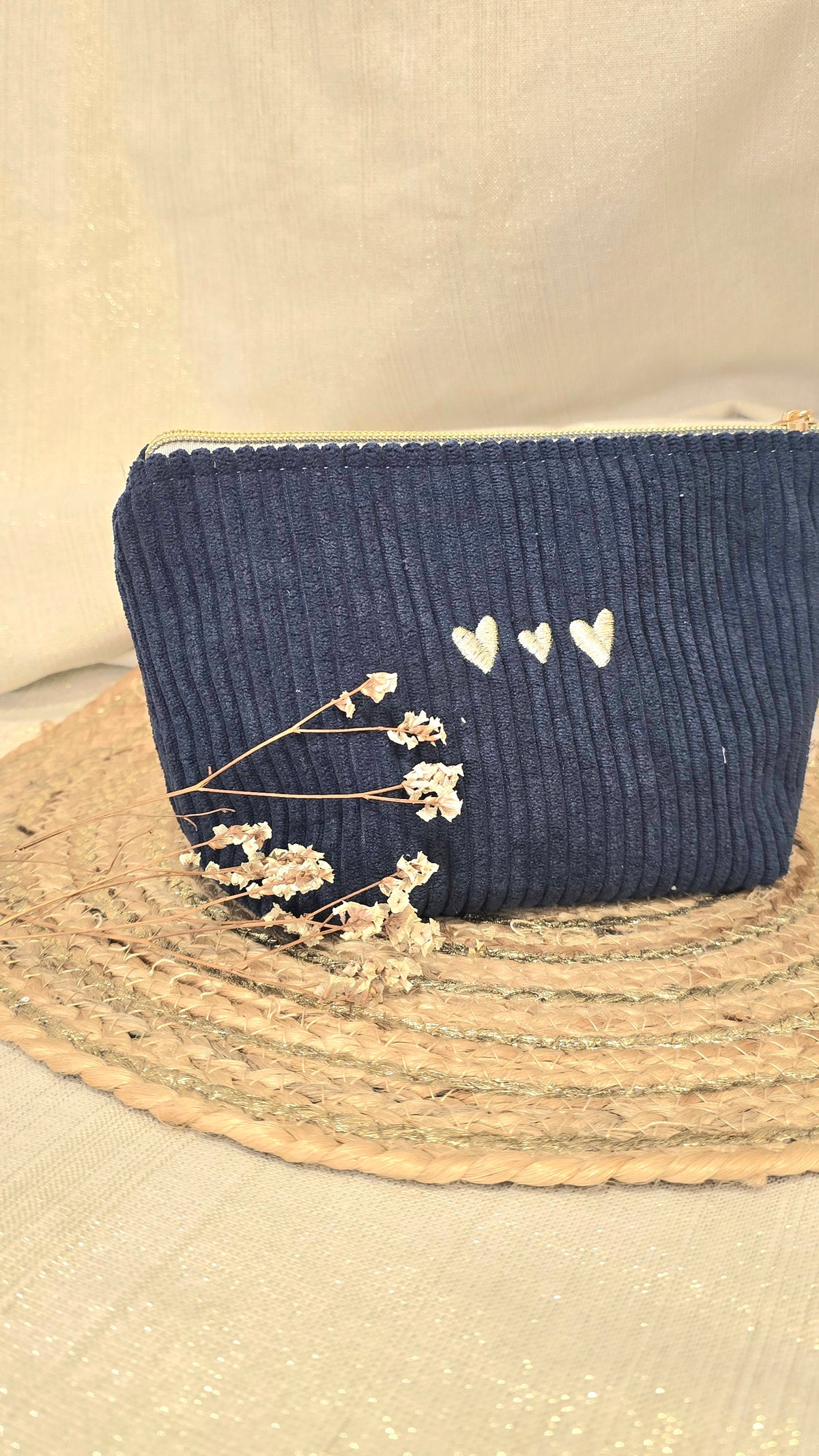 Trousse Mini Calisia, velours bleu marine, cœurs brodés