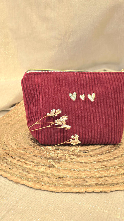 Trousse Mini Calisia, velours bordeaux, cœurs brodés