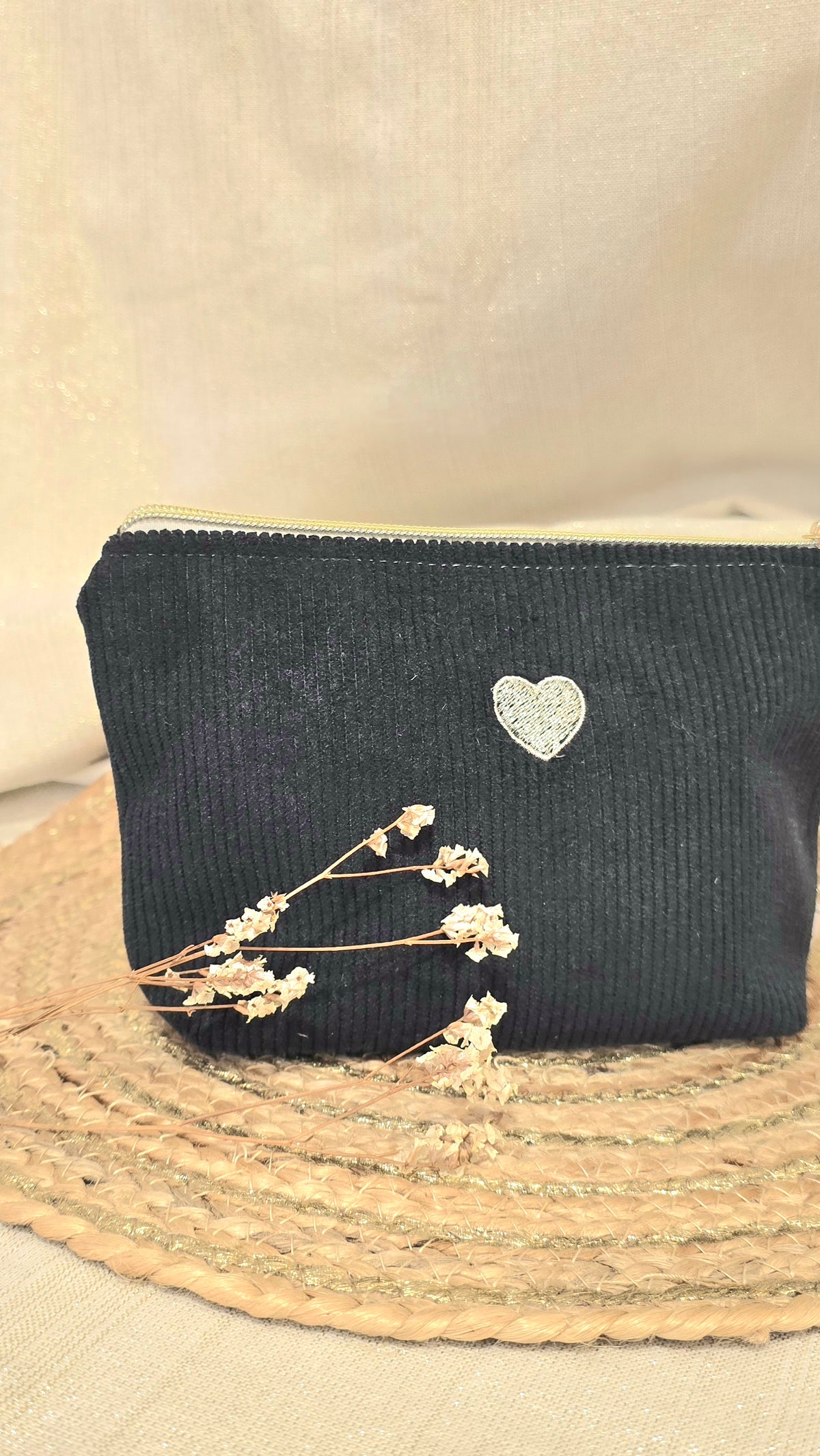 Trousse Mini Calisia, velours noir, cœur brodé