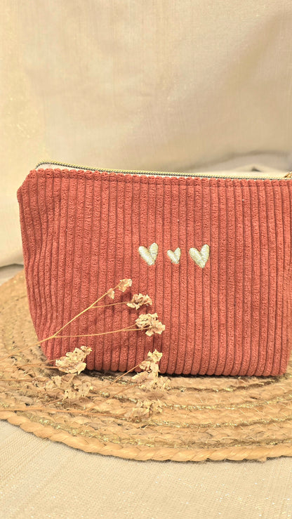 Trousse Mini Calisia, velours terracotta, cœurs brodés