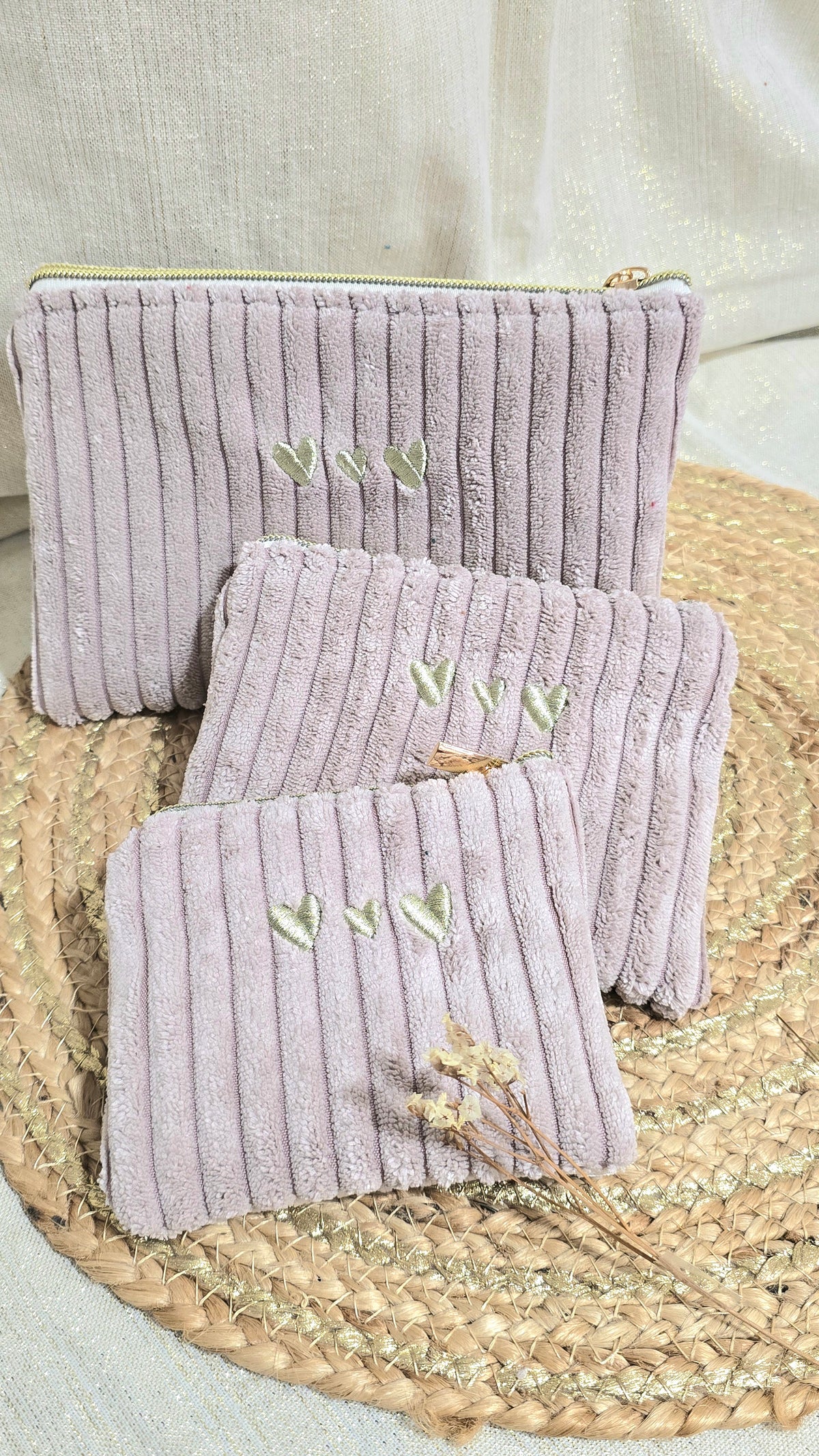 Trousse plate Tilia, trio en velours lilas, cœurs brodés