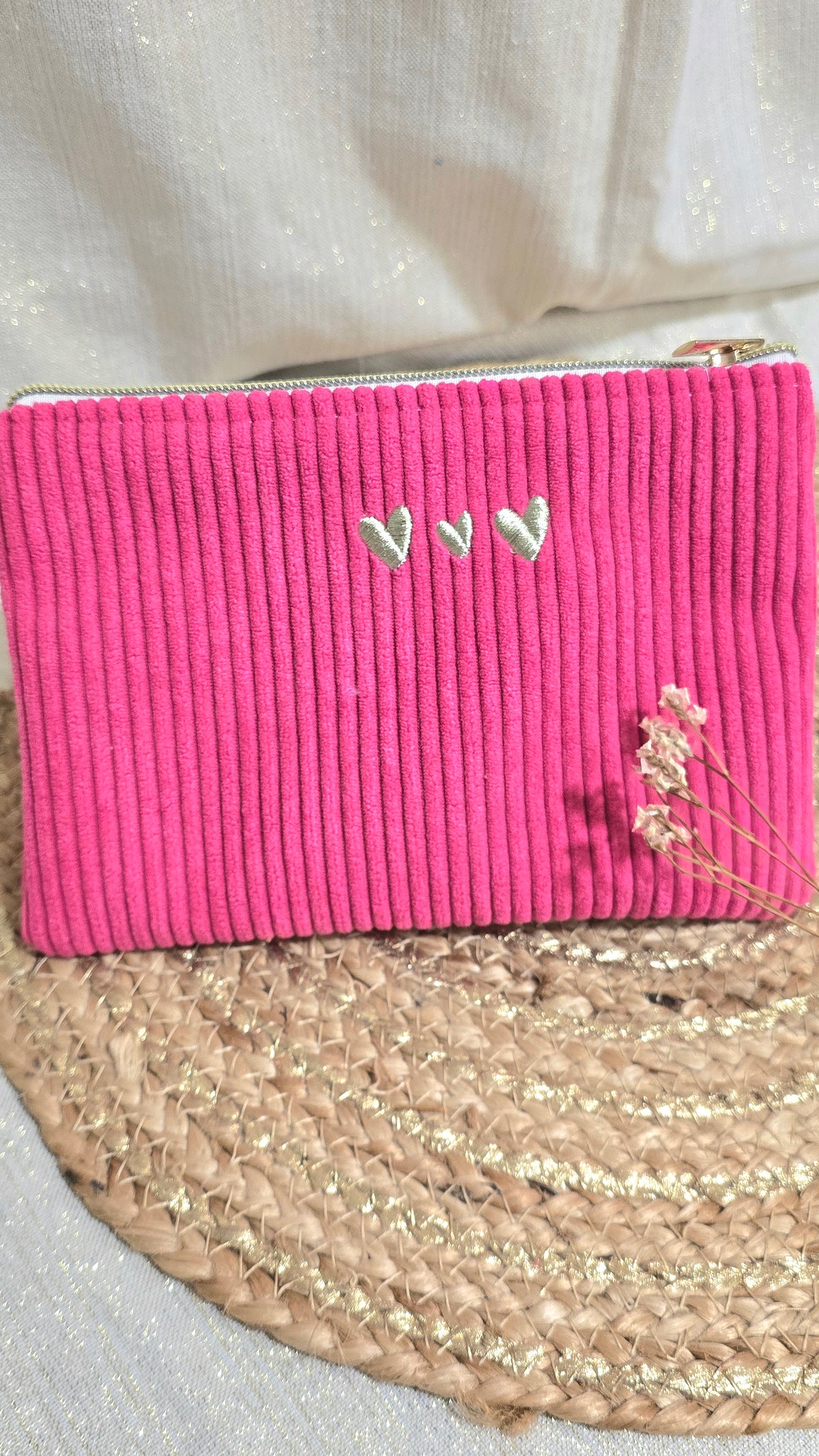 Trousse plate Tilia, velours fuchsia, cœurs brodés