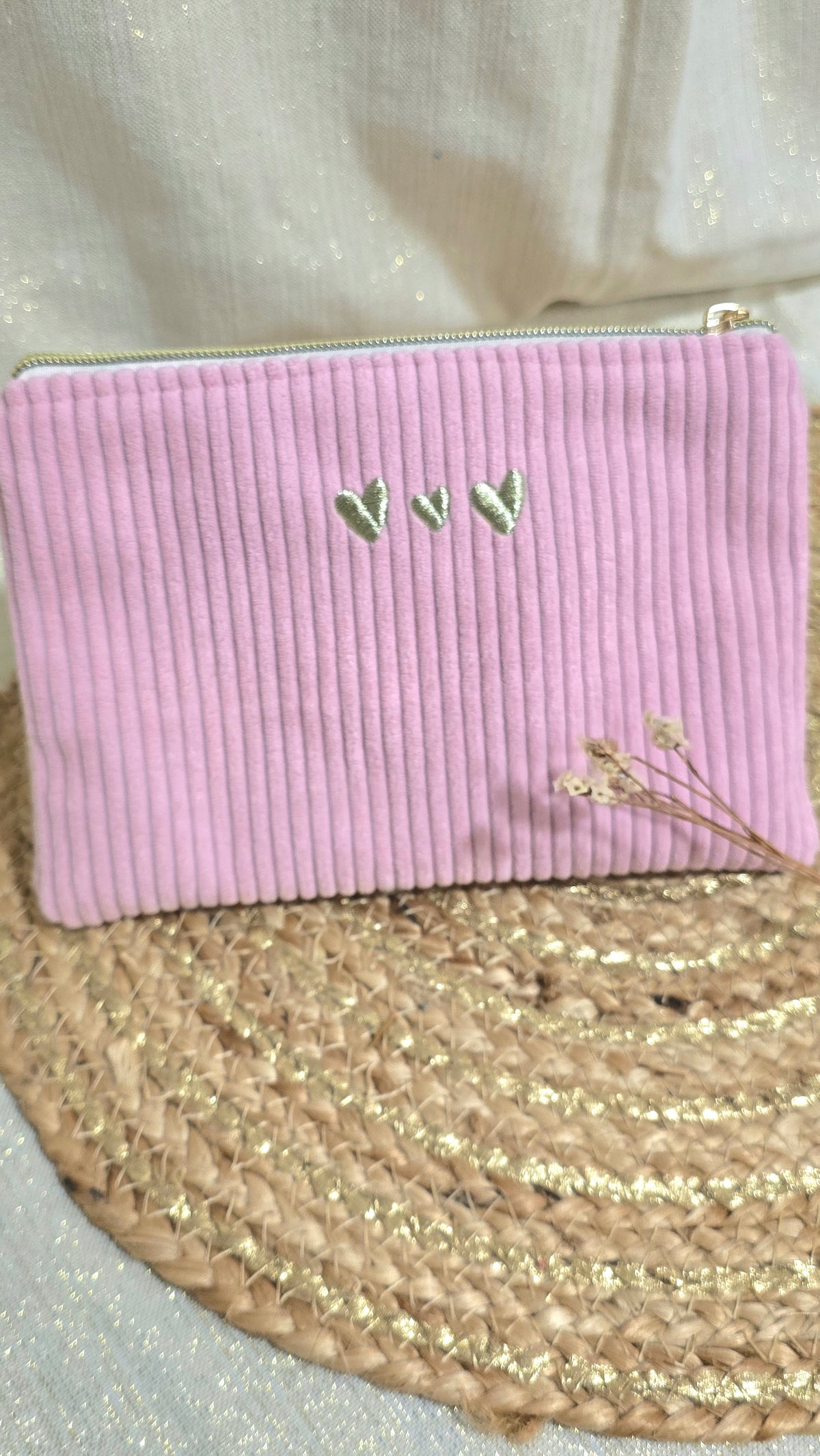 Trousse plate Tilia, velours rose, cœurs brodés