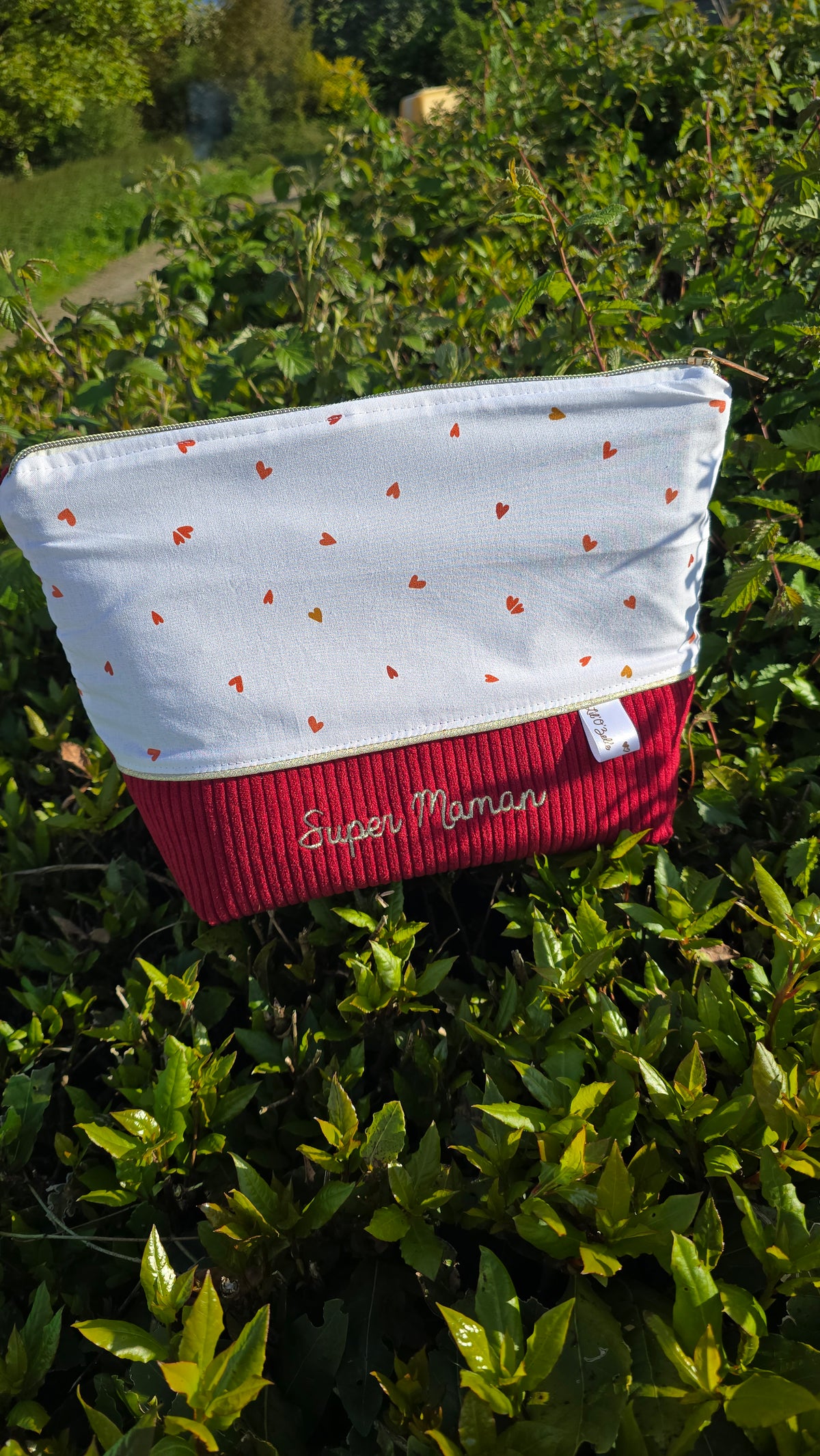 Trousse de toilette Calisia personnalisée, imprimé à pois et velours rouge, prénom brodé