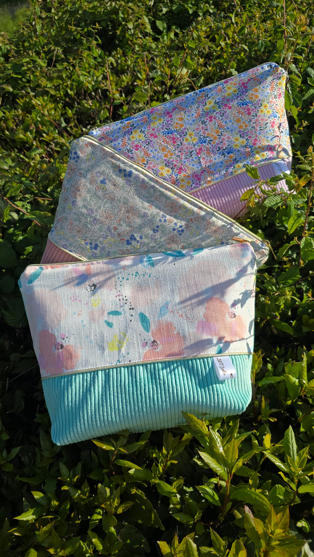 Trousse de toilette Calisia personnalisée, trousses irisées et velours turquoise